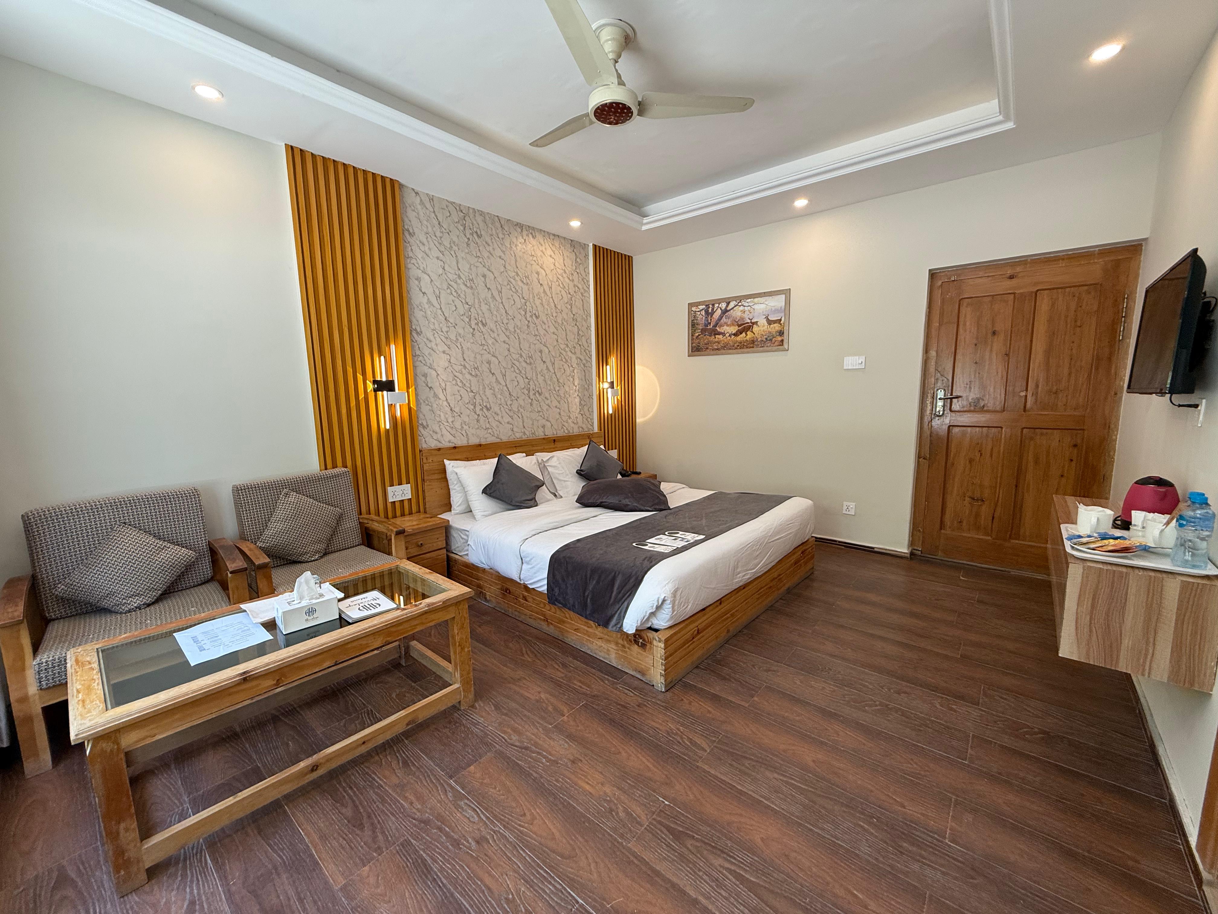 Deluxe King - Master Bedroom