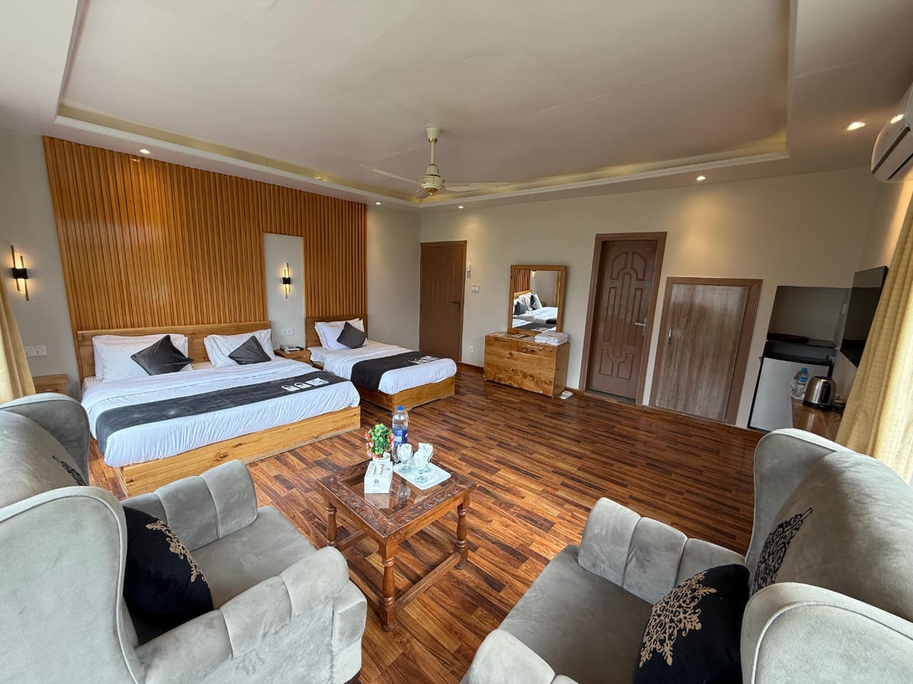 Himalayan Suite - One Living with one Bedroom with Valley View