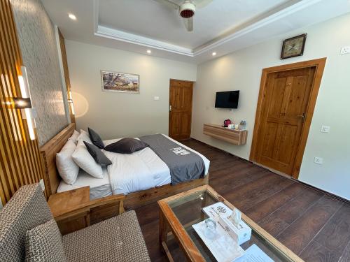 deluxe_king_room_hotel_himalaya_skardu_sds