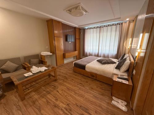 dfstandard_room_-_hotel_hiamalya_skardu_a