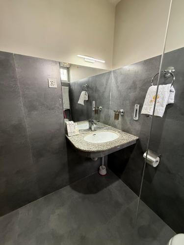 executive_deluxe_room_-hotel_himalaya_skardu_sdf