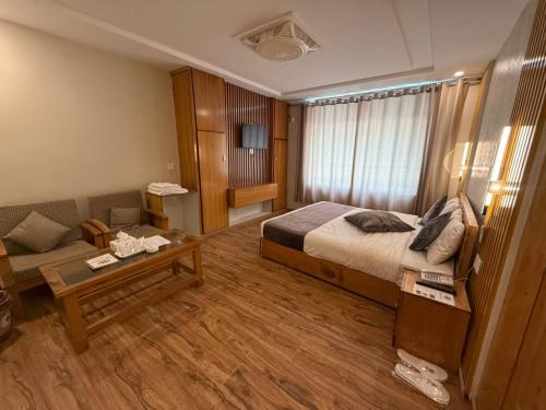 standard_room_hotel_himalaya_skardu_sdee